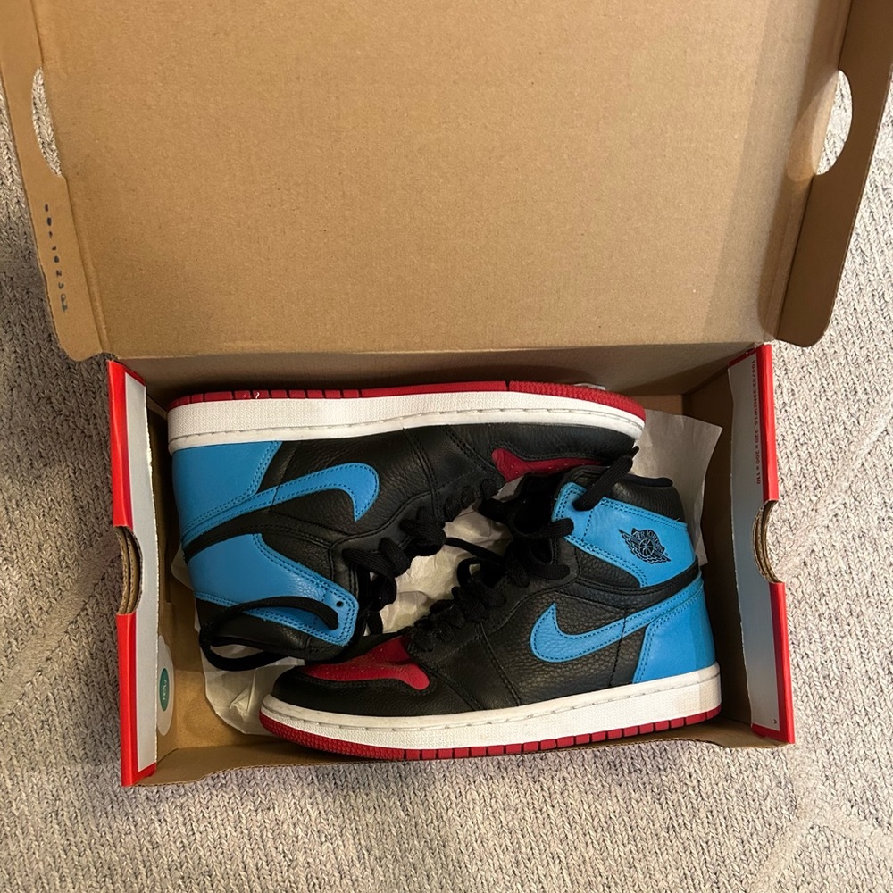 Jordan 1 “NC to Chicago” men’s 7 which also fits women 8.5